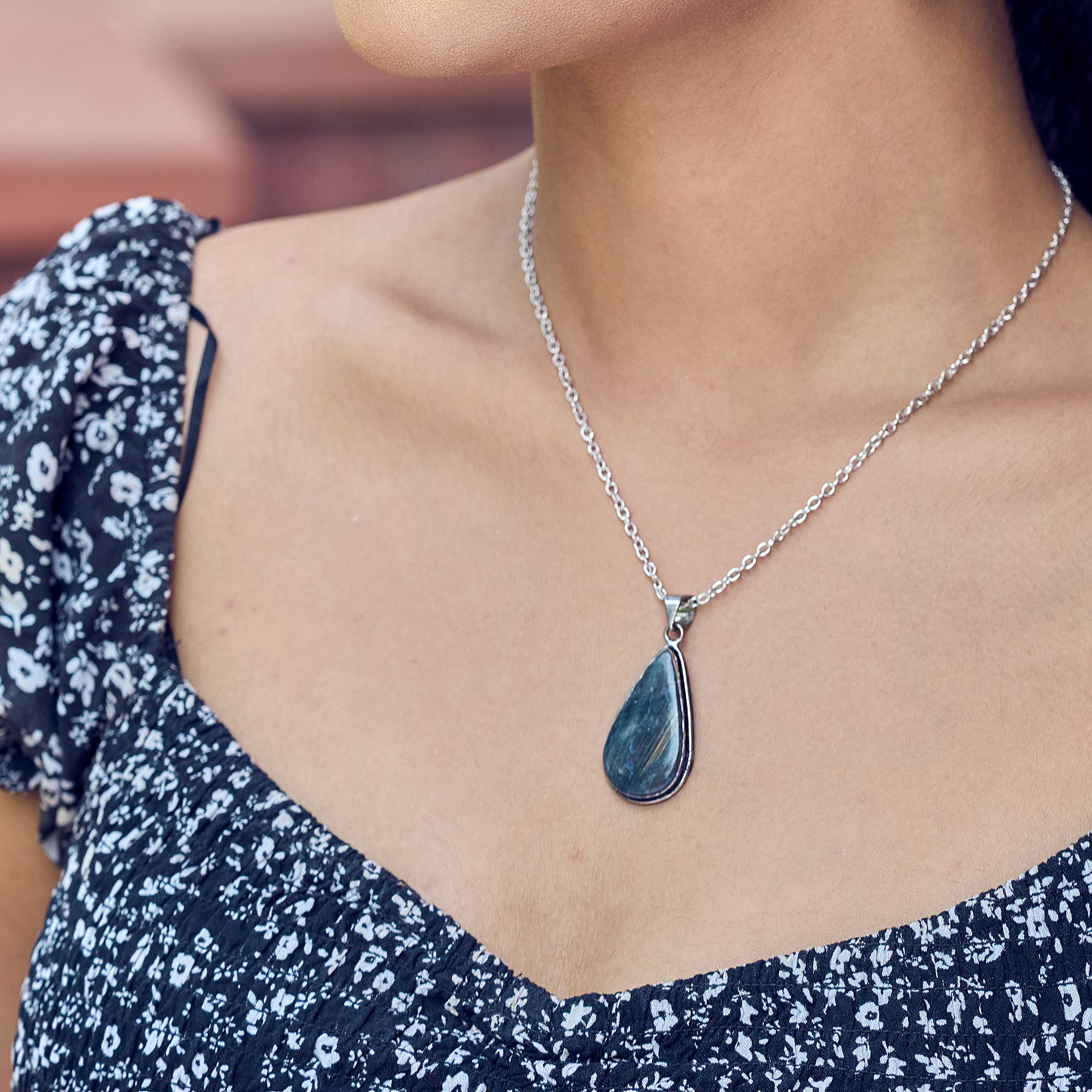 Handcrafted Semiprecious Stone Necklace - Labradorite