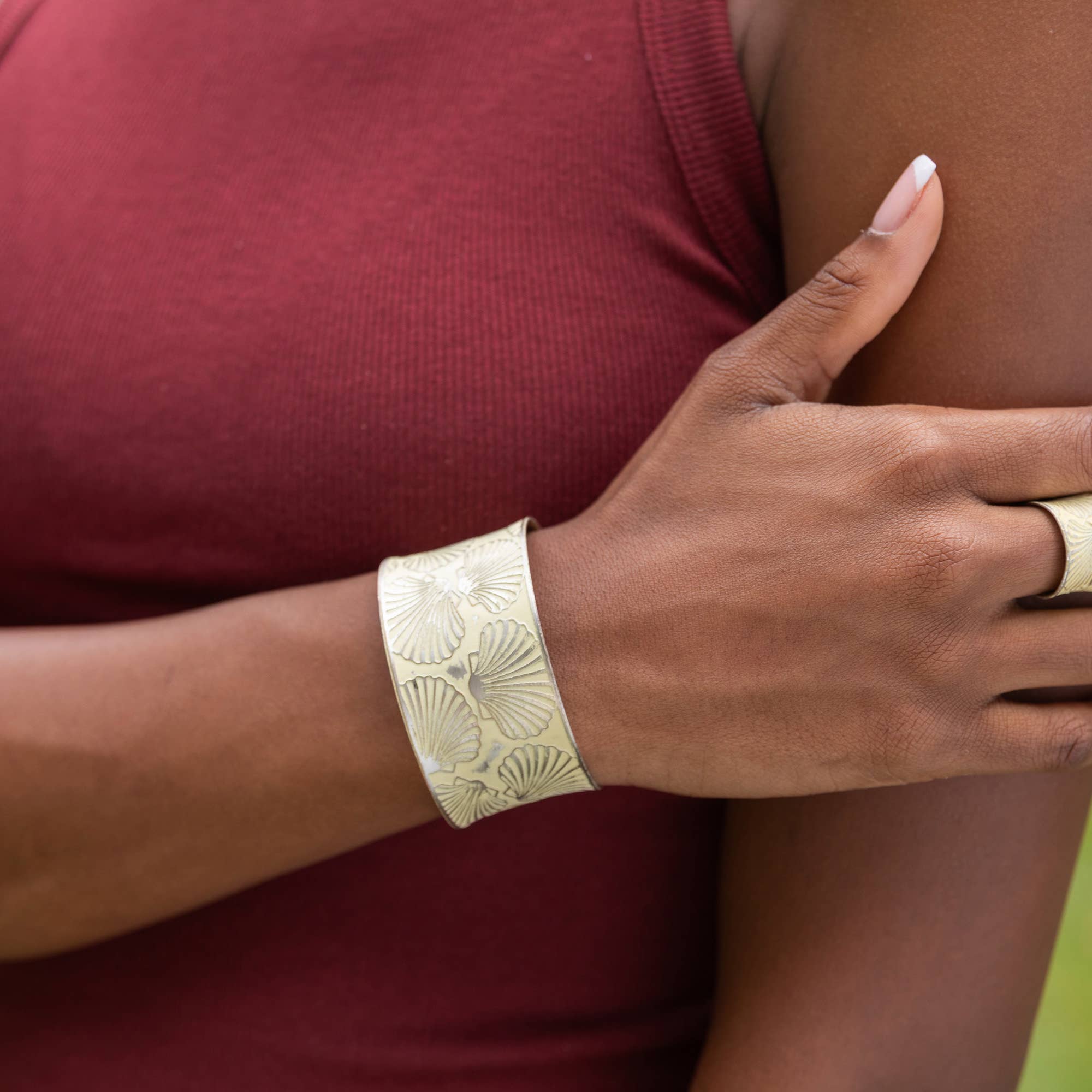 Handcrafted Pale Yellow Scallop Shell Patina Bracelet