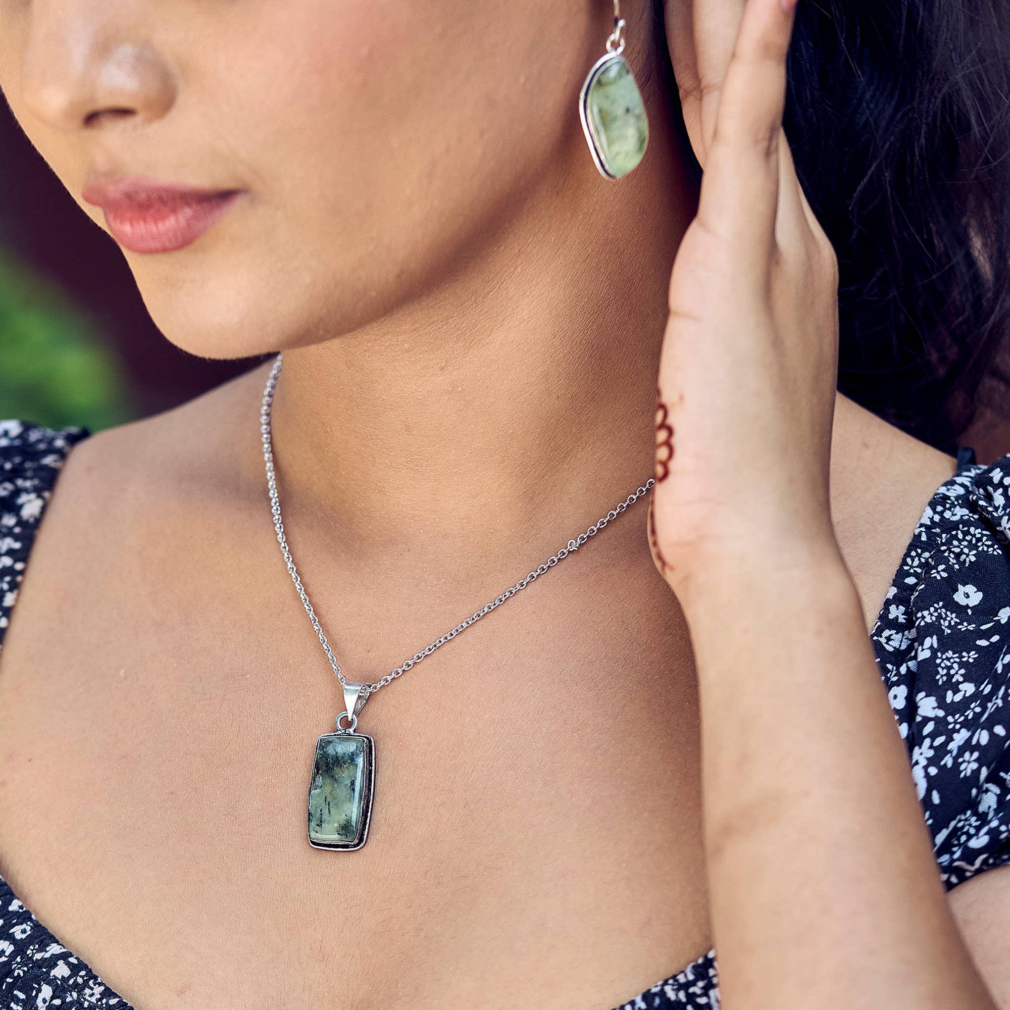 Handcrafted Semiprecious Large Stone Necklace - Prehnite