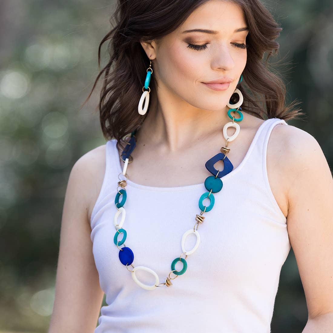 Omala 8 Assorted Necklaces and a T-Bar Display